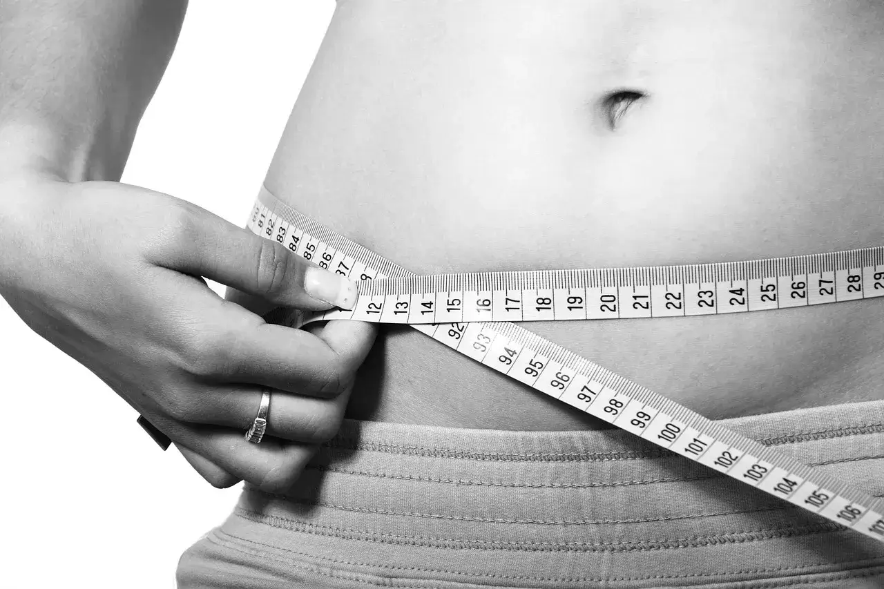 People who have lost weight are measuring their waist circumference